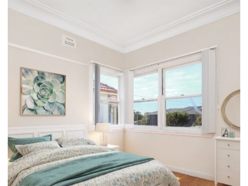 6 Rolestone Avenue, Kingsgrove NSW 2208