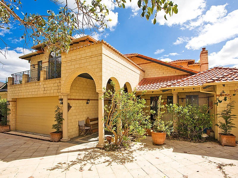 12 Waratah Street, Oatley NSW 2223