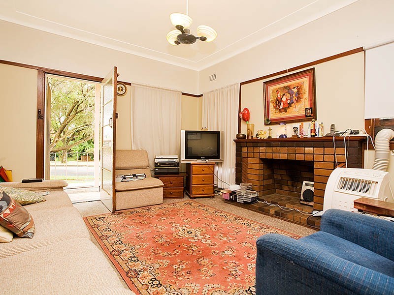 2 Kiewarra Street, Kingsgrove NSW 2208