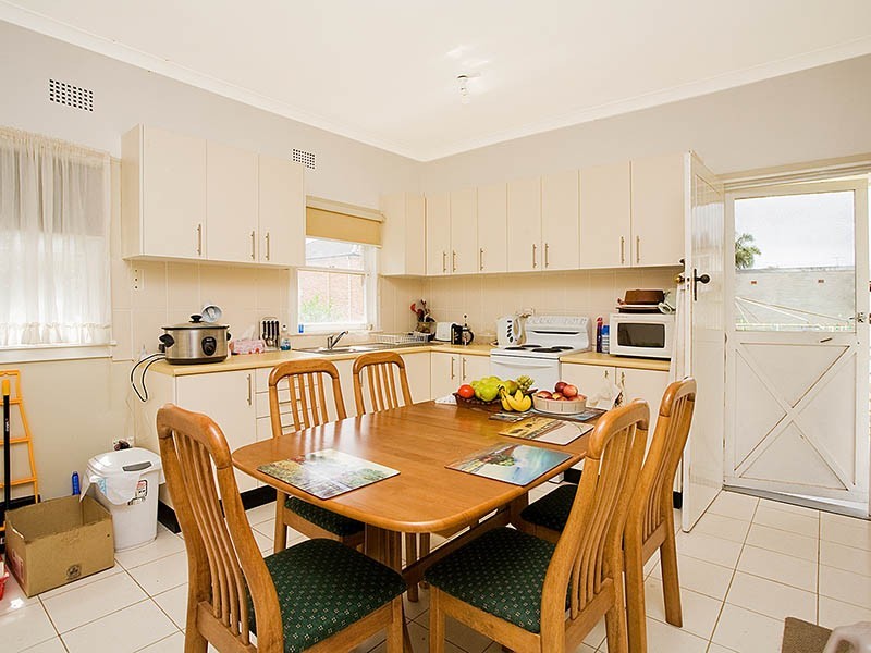 2 Kiewarra Street, Kingsgrove NSW 2208