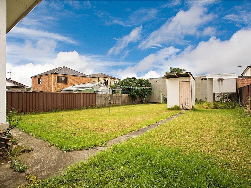 2 Kiewarra Street, Kingsgrove NSW 2208