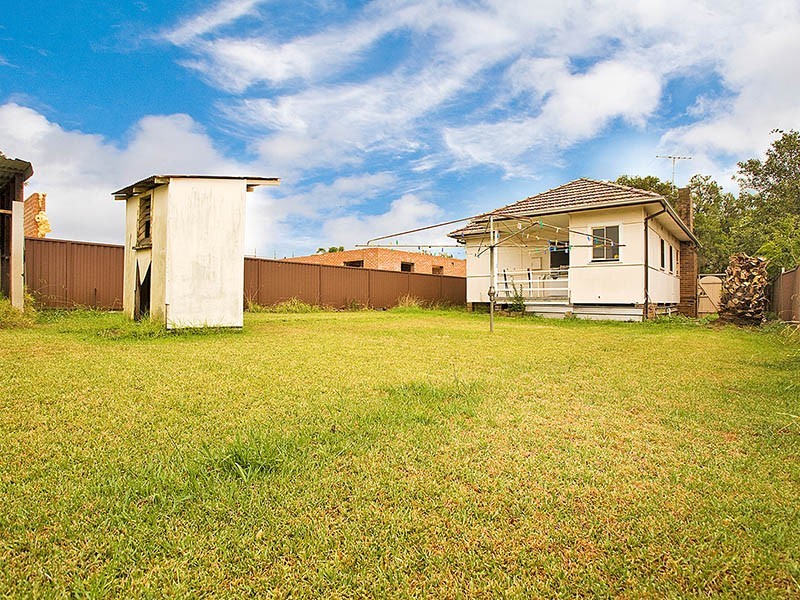 2 Kiewarra Street, Kingsgrove NSW 2208