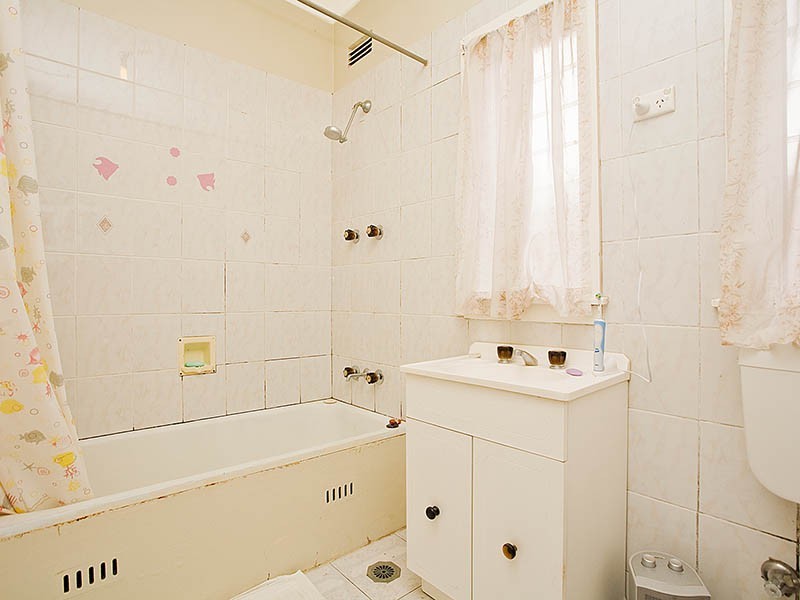 2 Kiewarra Street, Kingsgrove NSW 2208