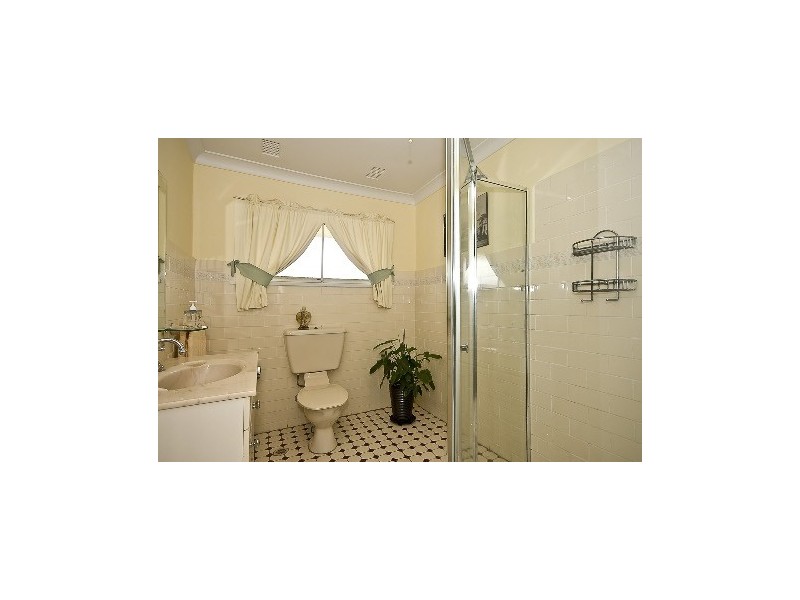 2A Forshaw Avenue, Peakhurst NSW 2210