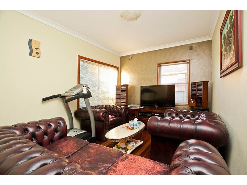 8 Arilla Avenue, Riverwood NSW 2210