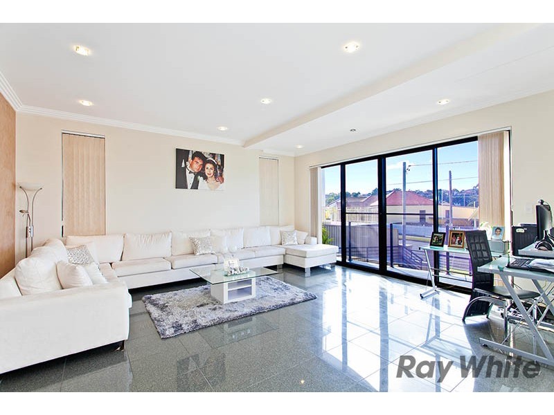 8 Wolli Creek Road, Banksia NSW 2216