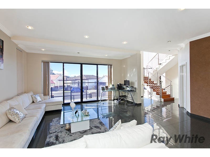 8 Wolli Creek Road, Banksia NSW 2216