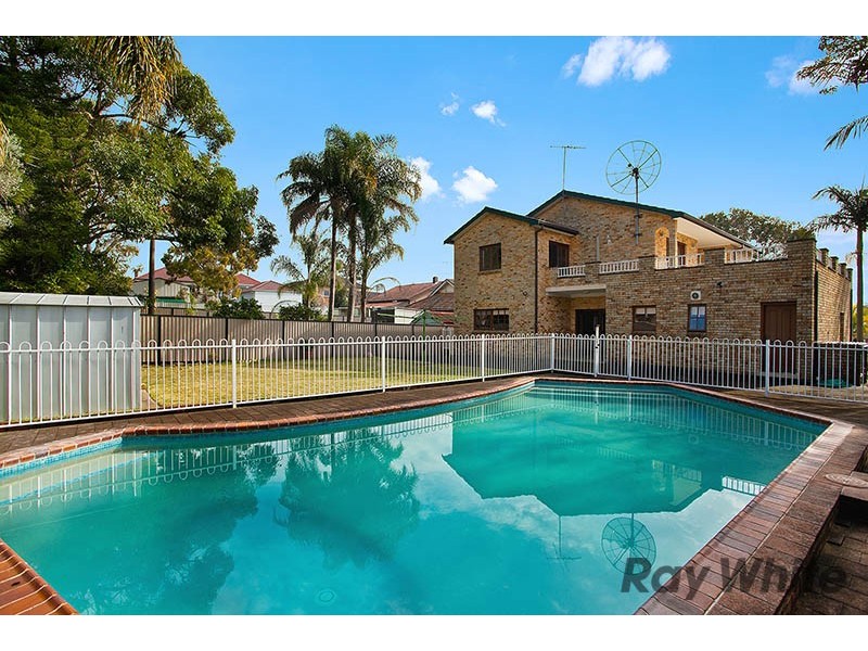 6 Baringa Road, Earlwood NSW 2206