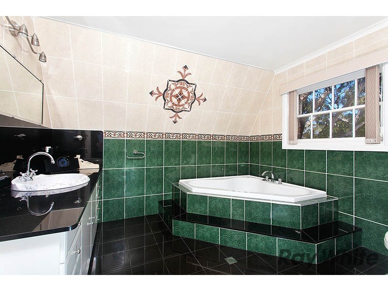 1 Valentia Avenue, Lugarno NSW 2210