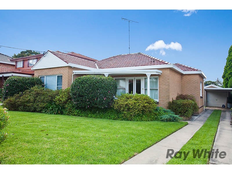 52 Lynwen Crescent, Banksia NSW 2216
