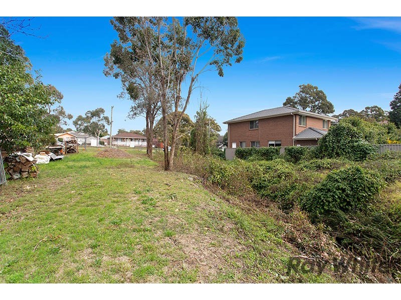 8 Clarendon Road, Peakhurst NSW 2210