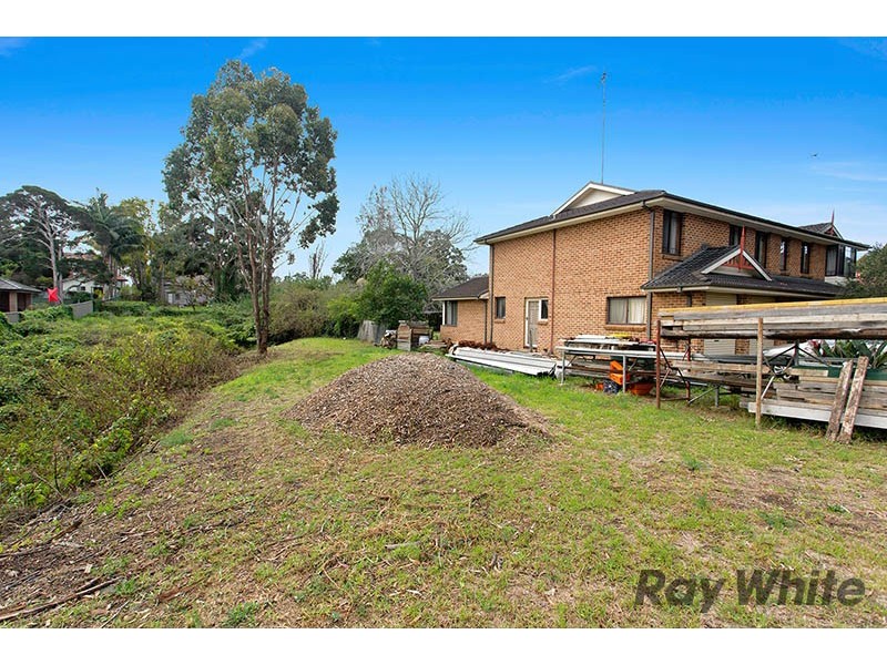 8 Clarendon Road, Peakhurst NSW 2210