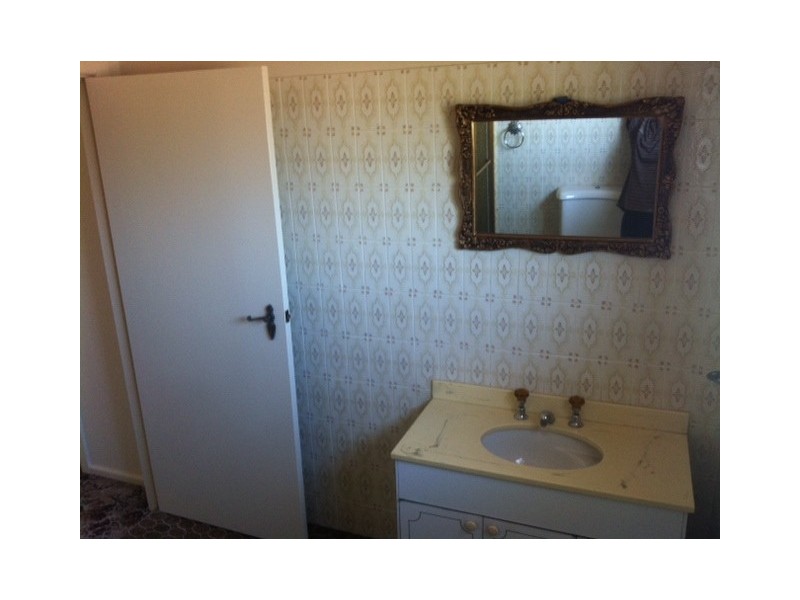 3 Ewen Street, Roselands NSW 2196