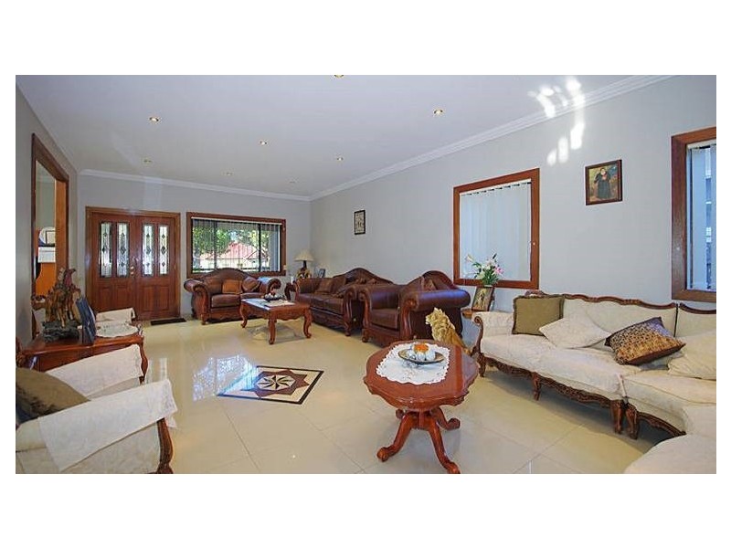 1 Rosebank Avenue, Kingsgrove NSW 2208