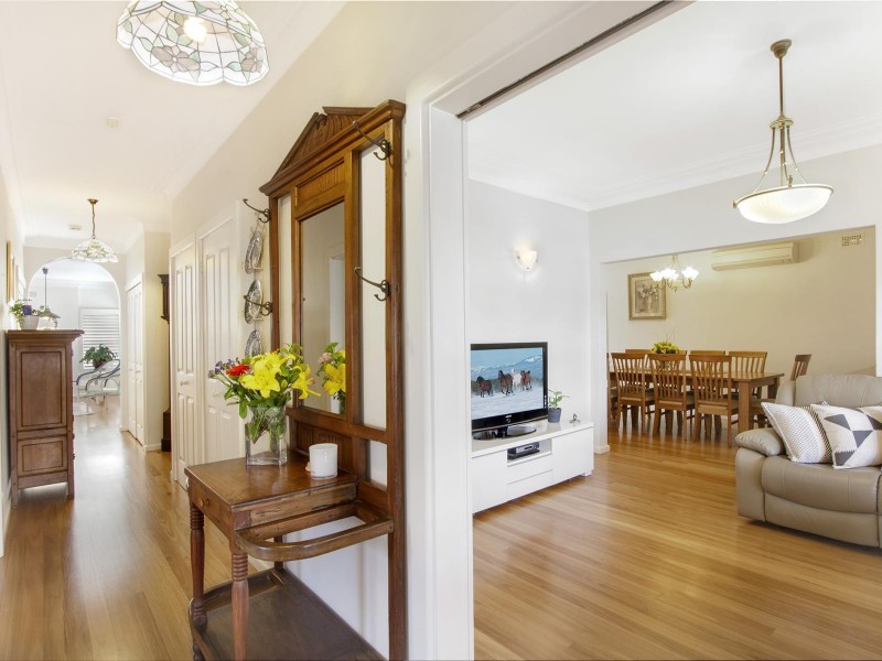 8 Tallawalla Street, Beverly Hills NSW 2209