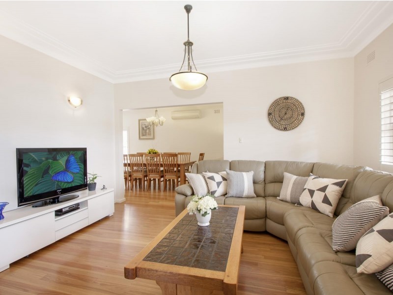 8 Tallawalla Street, Beverly Hills NSW 2209