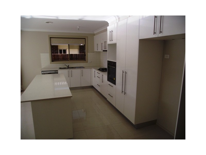 16 Marie Pitt, Franklin ACT 2913