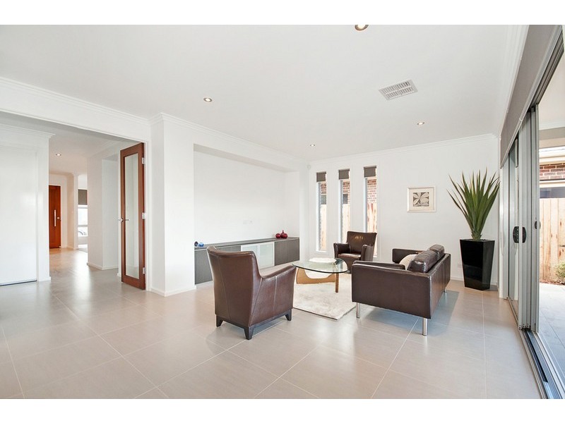 6 Horneville Street, Forde ACT 2914