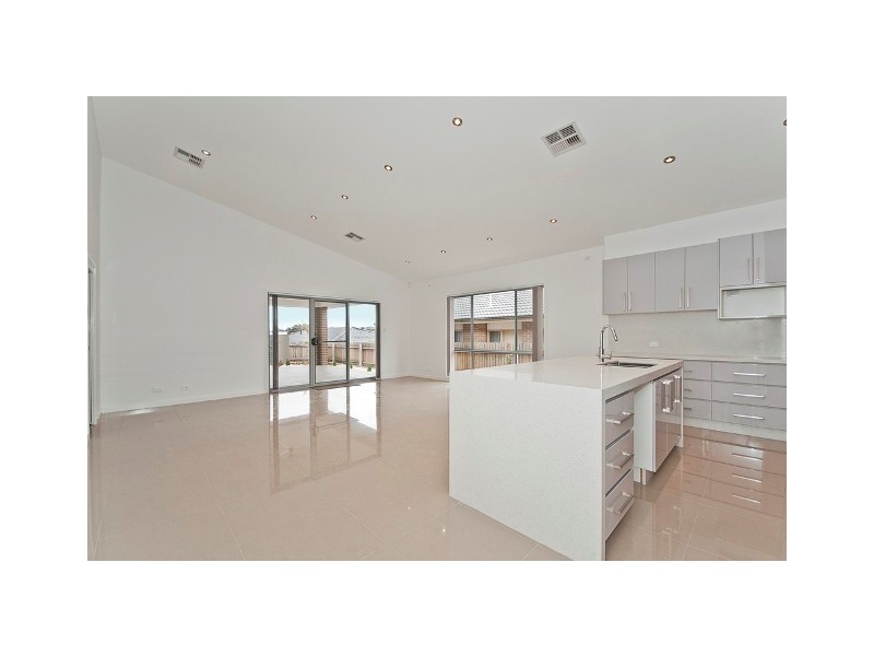 9 Hinde St, Franklin ACT 2913