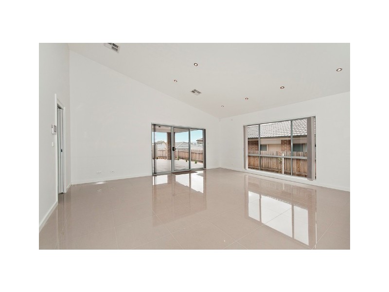 9 Hinde St, Franklin ACT 2913