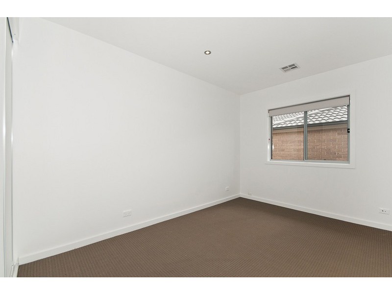 9 Hinde St, Franklin ACT 2913