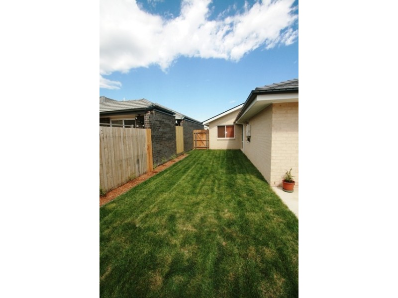 16 Helen Leonard Crescent, Forde ACT 2914