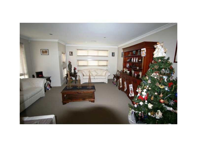 27 Judith Wright Street, Franklin ACT 2913