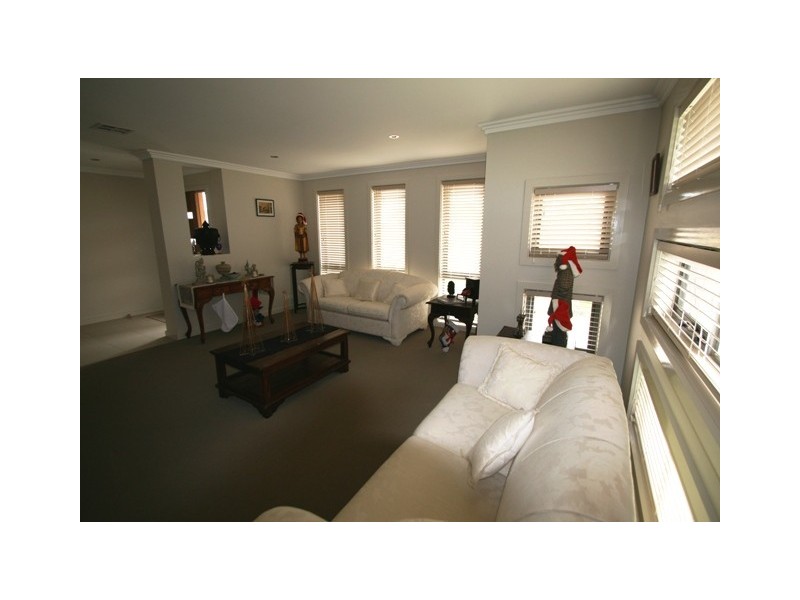 27 Judith Wright Street, Franklin ACT 2913