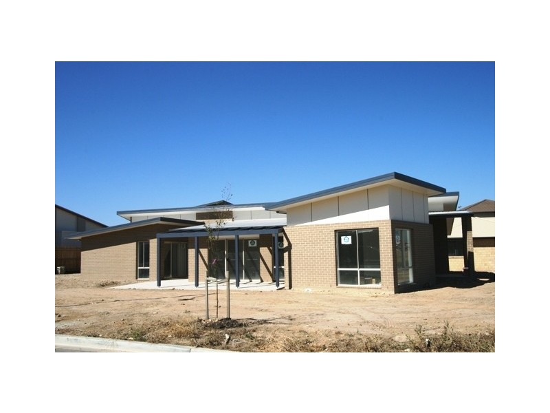 18 Denoon Street, Forde ACT 2914