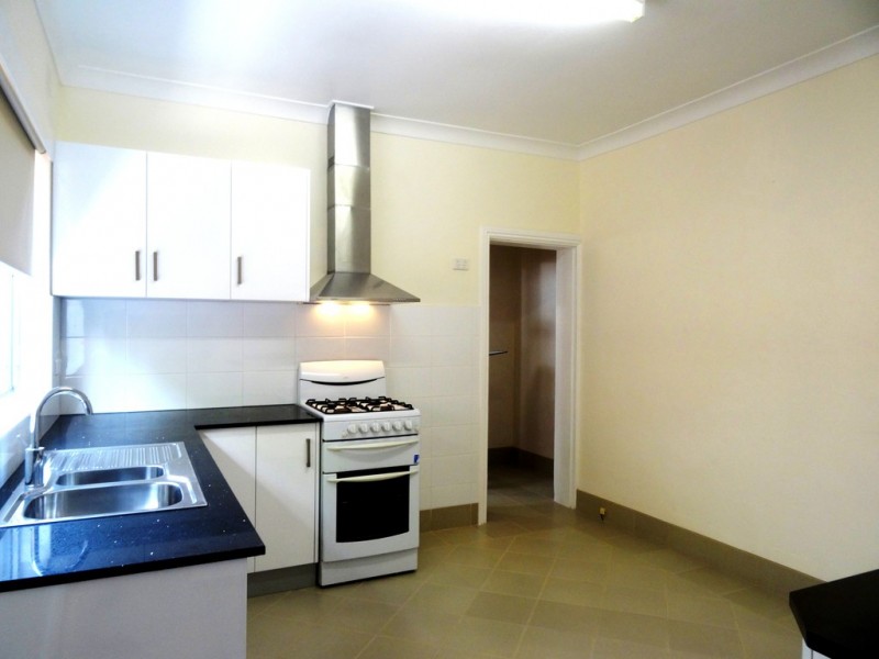 2/5 Robert Street, Ashfield NSW 2131
