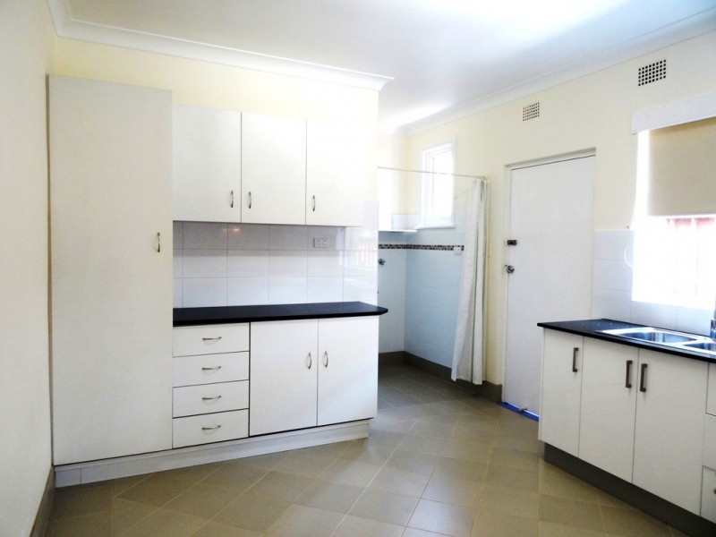 2/5 Robert Street, Ashfield NSW 2131