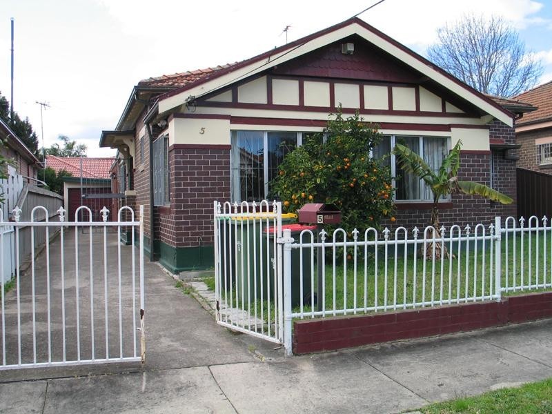 5 Hedge ave, Ashfield NSW 2131