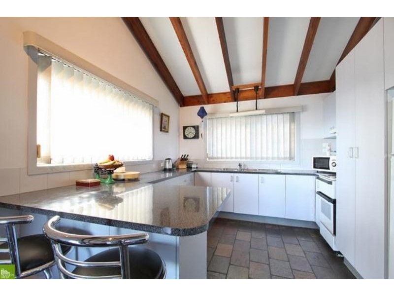 94 Lake Heights Road, Lake Heights NSW 2502