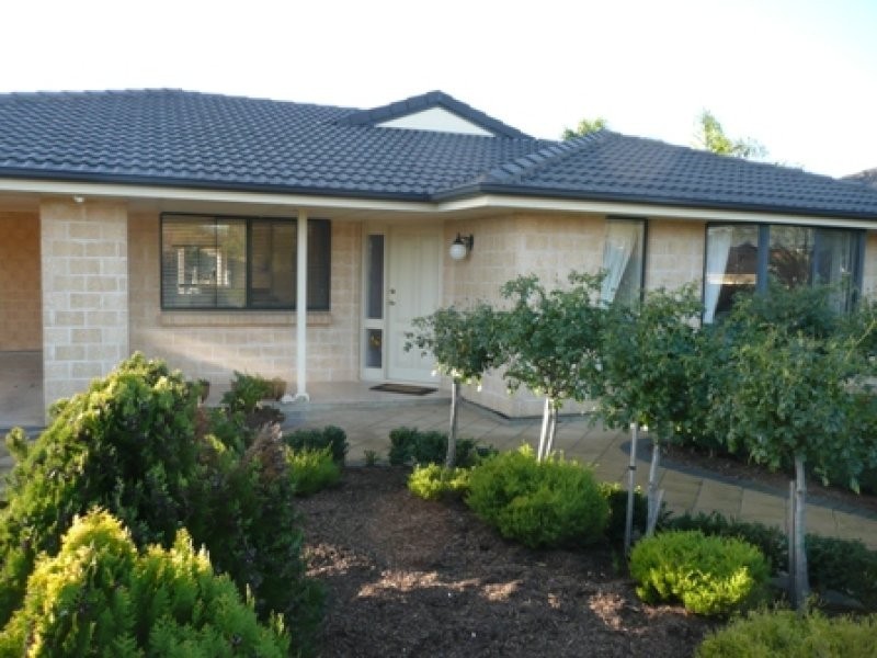 28 Rose Crescent, Mclaren Flat SA 5171