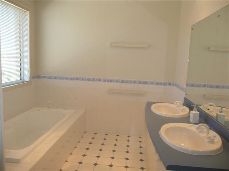 5 The Crescent, Seaford Rise SA 5169