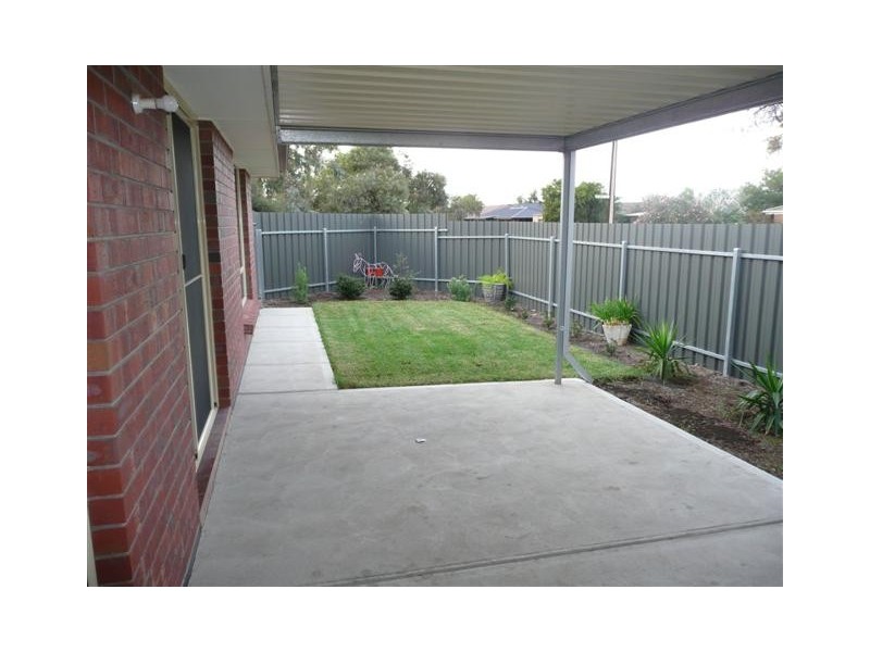 2 Regent Street, Moana SA 5169