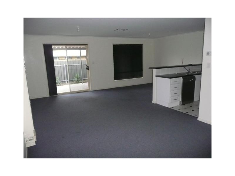 2 Regent Street, Moana SA 5169