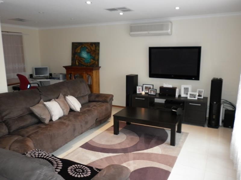 13 Churston Place, Moana SA 5169