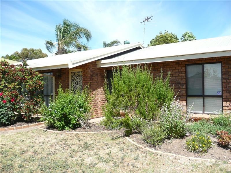 2 Valley View Drive, Mclaren Vale SA 5171