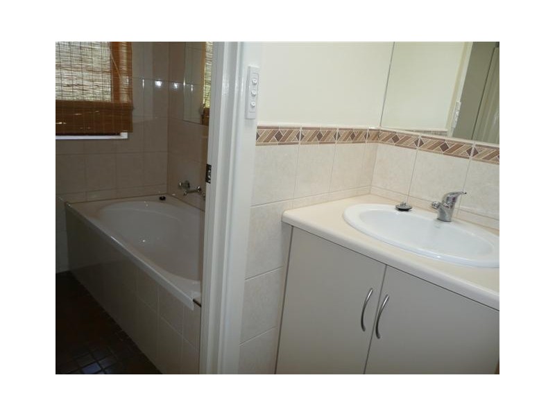 2 Valley View Drive, Mclaren Vale SA 5171