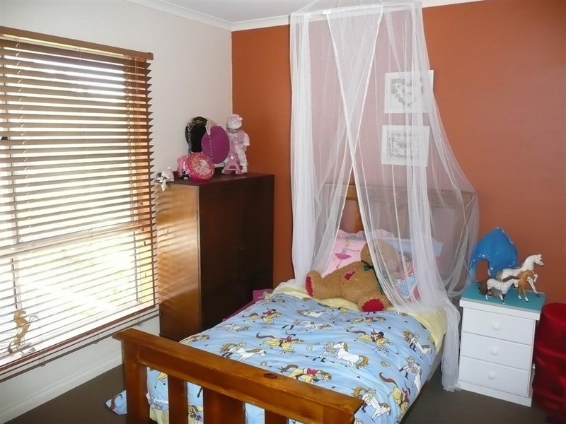 4 Churston Place, Moana SA 5169