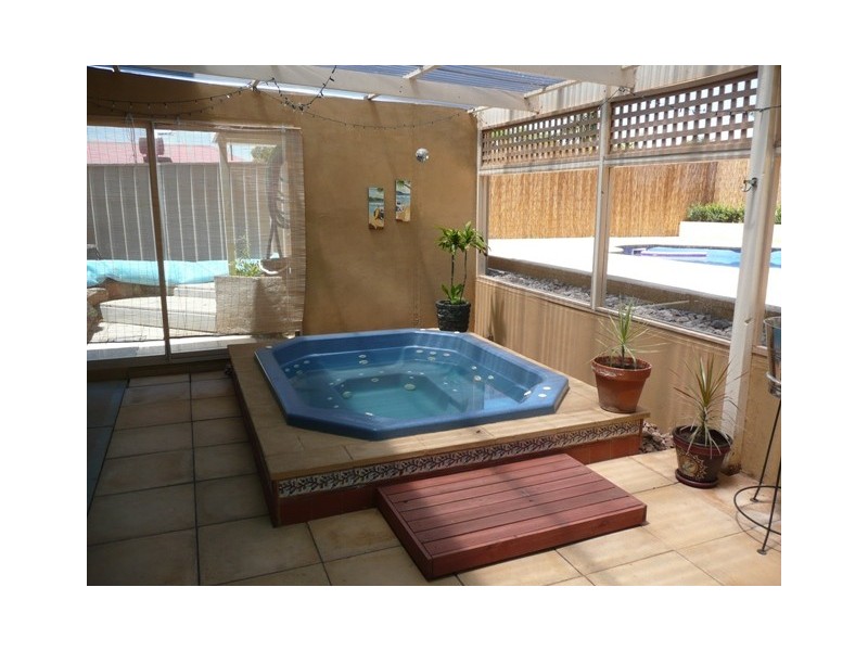 4 Churston Place, Moana SA 5169