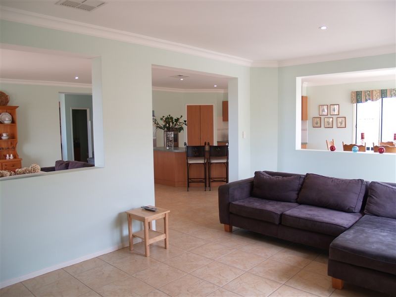 9 Landseer Crescent, Seaford Rise SA 5169