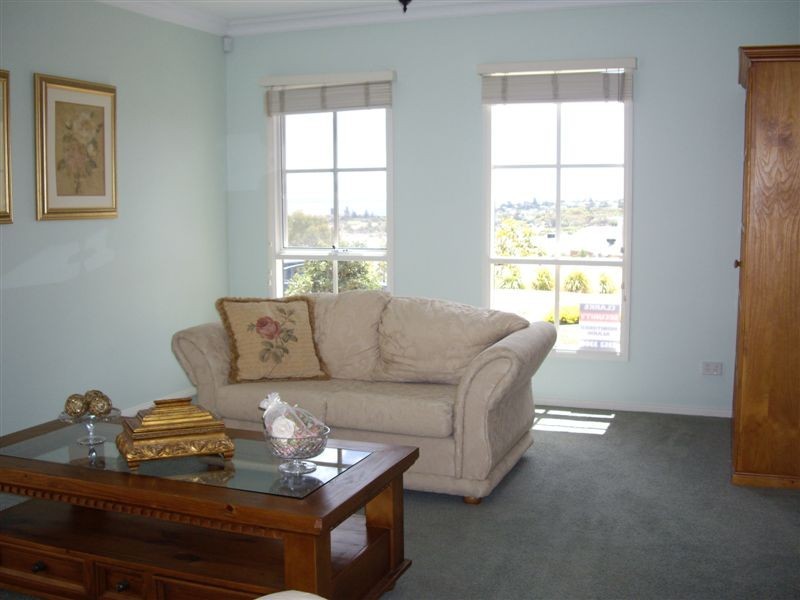 9 Landseer Crescent, Seaford Rise SA 5169