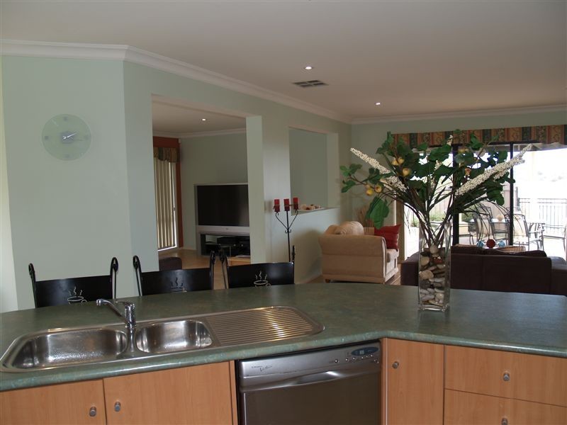 9 Landseer Crescent, Seaford Rise SA 5169