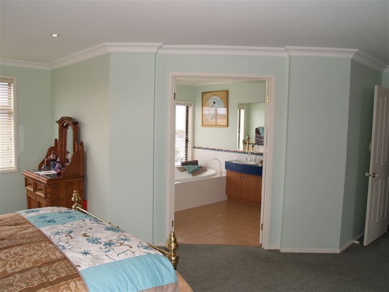 9 Landseer Crescent, Seaford Rise SA 5169