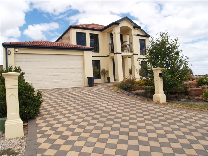 9 Landseer Crescent, Seaford Rise SA 5169