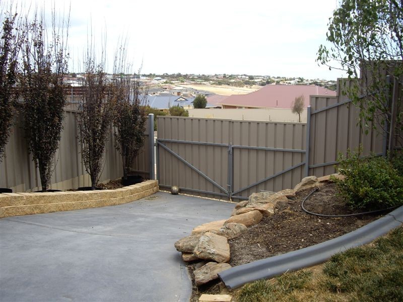 9 Landseer Crescent, Seaford Rise SA 5169