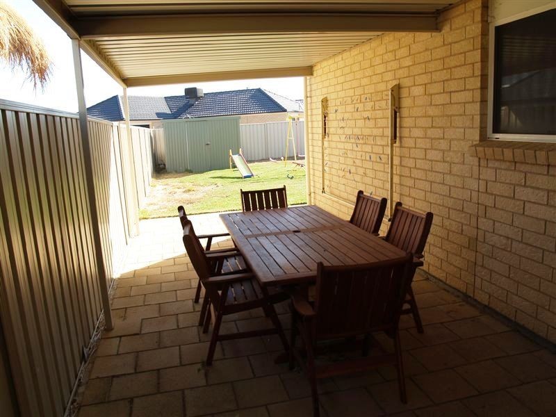 24 Cockle Ave, Aldinga Beach SA 5173