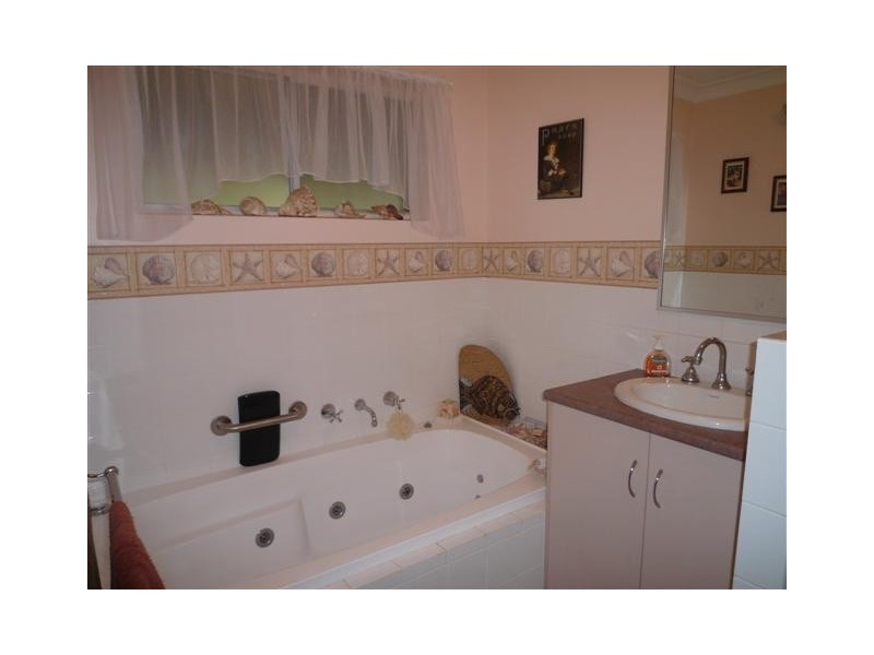 33 Giles Road, Willunga SA 5172